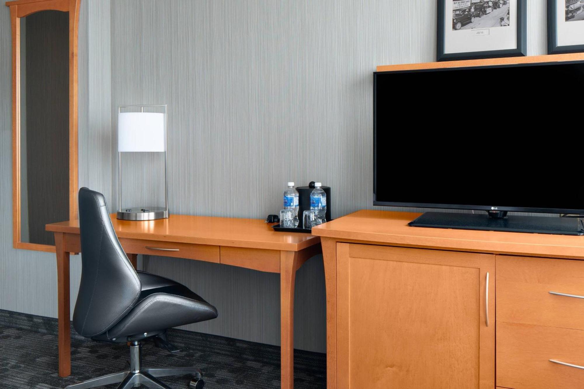 Courtyard By Marriott Edmonton Downtown Hotel Kültér fotó